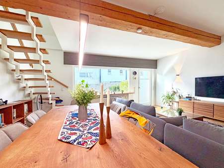 Wohnzimmer / Aufgang zum Obergeschoss (Anbau) - Zweifamilienhaus in 44791 Bochum mit 227m² kaufen