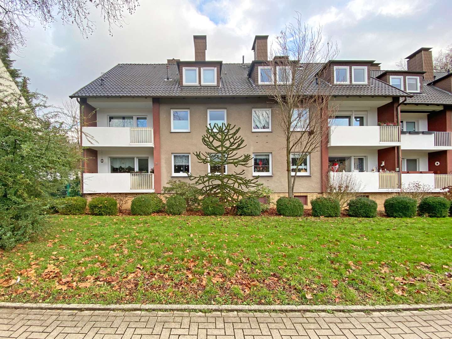 Vorderansicht - Dachgeschosswohnung in 44892 Bochum mit 80m² günstig kaufen