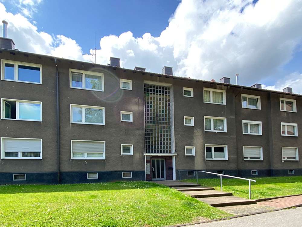 Vorderansicht mit Hauseingang - Etagenwohnung in 44805 Bochum / Gerthe mit 50m² günstig kaufen