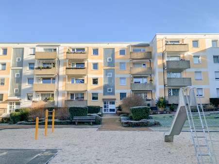 Ansicht 8-Parteienhaus - Etagenwohnung in 44869 Bochum mit 85m² günstig kaufen