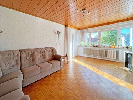 Wohnzimmer - Etagenwohnung in 44809 Bochum mit 74m² günstig kaufen