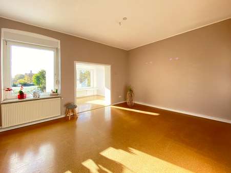 Wohn-Essbereich Obergeschoss - Doppelhaushälfte in 44807 Bochum / Riemke mit 295m² günstig kaufen