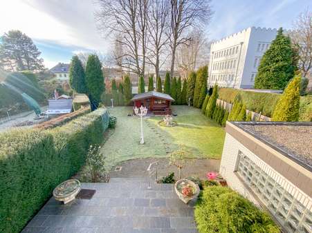 Blick in den Garten - Doppelhaushälfte in 44793 Bochum mit 159m² günstig kaufen