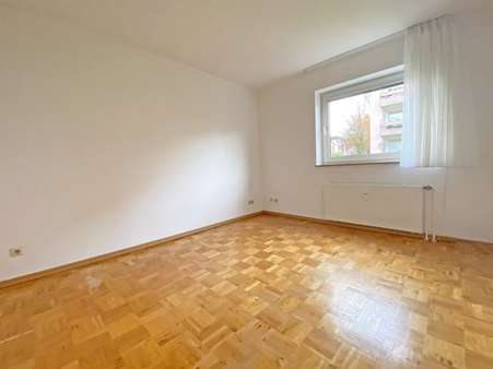 Schlafzimmer - Erdgeschosswohnung in 44803 Bochum mit 80m² günstig kaufen