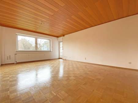 Wohnzimmer - Erdgeschosswohnung in 44803 Bochum mit 80m² günstig kaufen