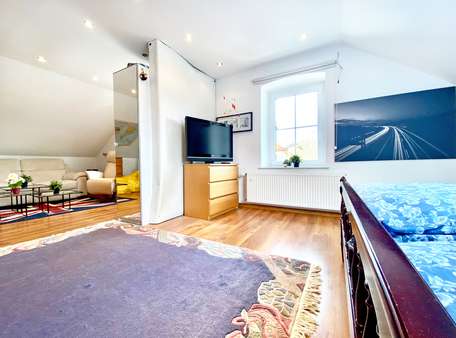 Wohn- und Schlafzimmer im Dachgeschoss - Einfamilienhaus in 44879 Bochum mit 563m² kaufen