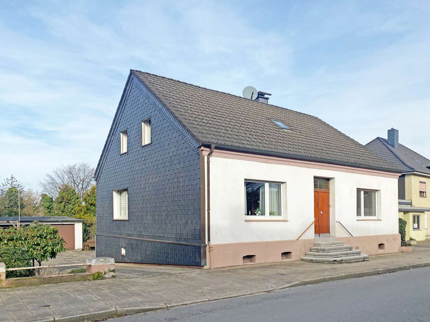 Seitenansicht links - Zweifamilienhaus in 44869 Bochum mit 137m² kaufen