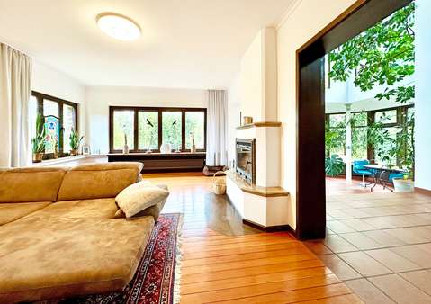 Wohnbereich mit Kamin - Einfamilienhaus in 58300 Wetter (Ruhr) mit 255m² kaufen